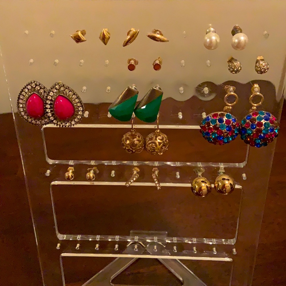 12 pairs of pierced earrings plus stand